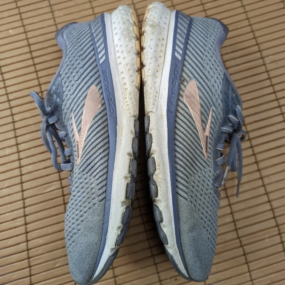 Brooks Womens Adrenaline GTS 20 1202961B073 Gray Running Shoes Sneaker Size 9.5B